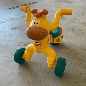 Little times Giraffe ride on